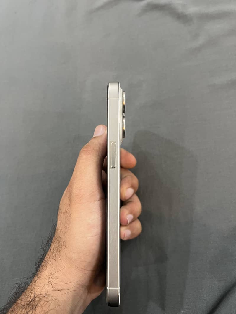 Apple iPhone 15 Pro Max 6