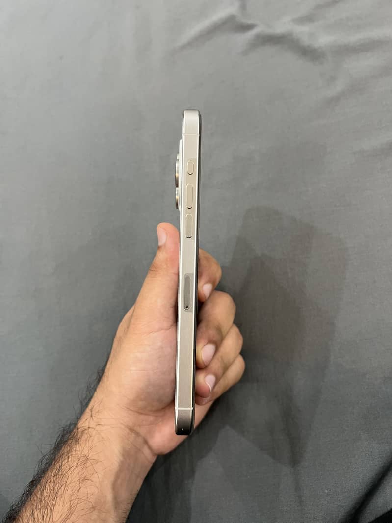 Apple iPhone 15 Pro Max 7