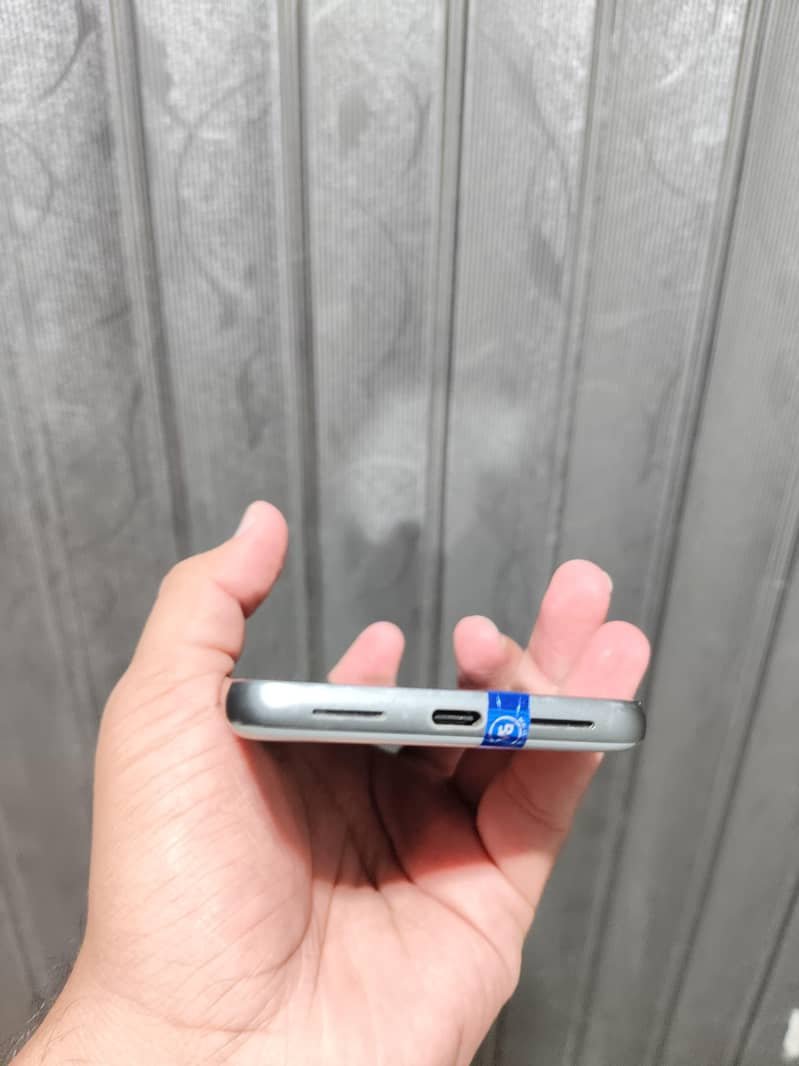 Google Pixel 8 12