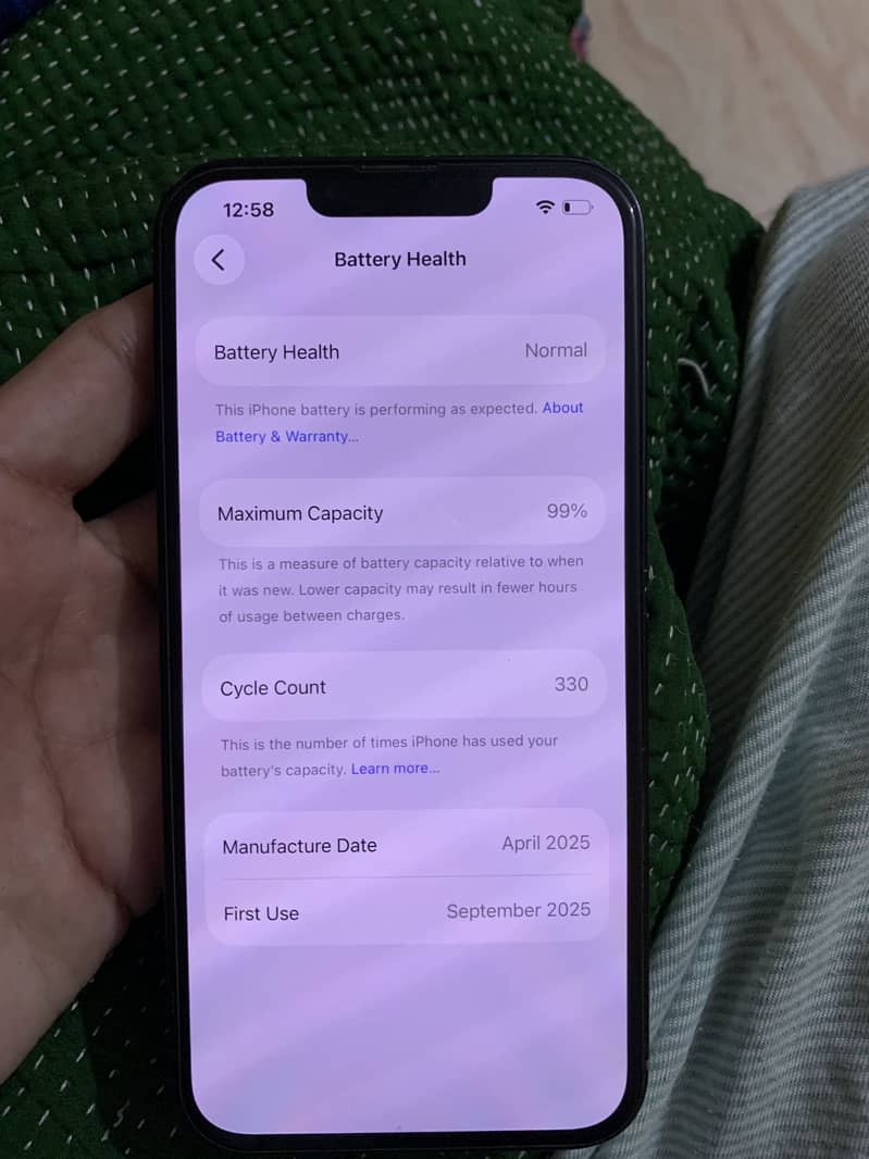 Apple iPhone 16e 2