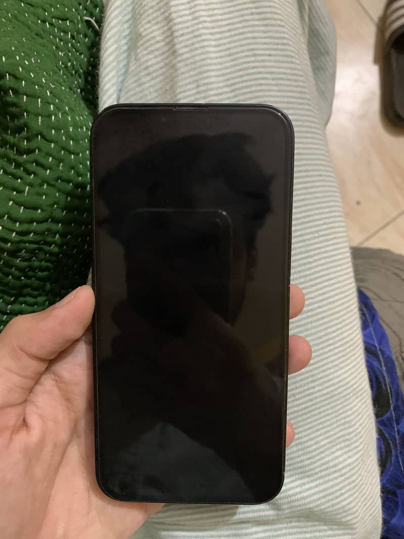 Apple iPhone 16e 5