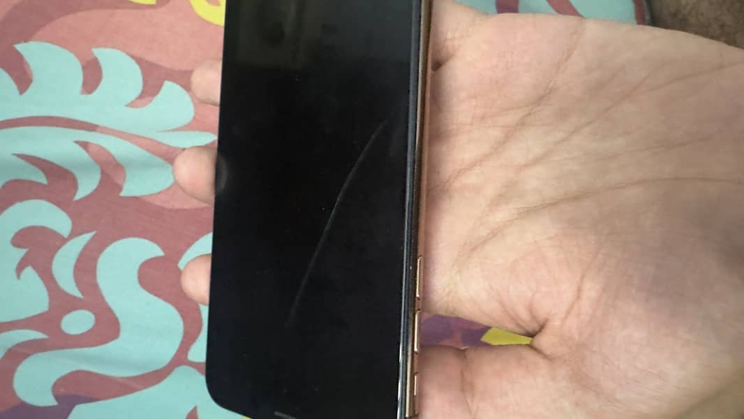 Apple iPhone XS Max 3