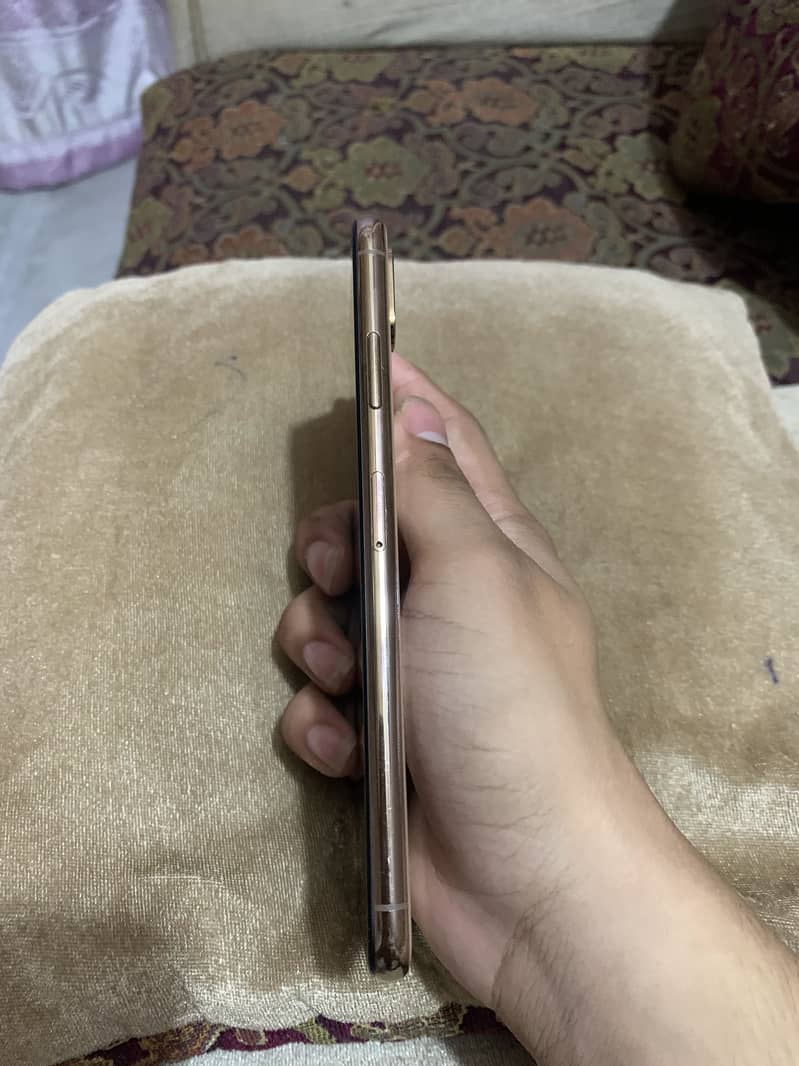 Apple iPhone XS Max 3