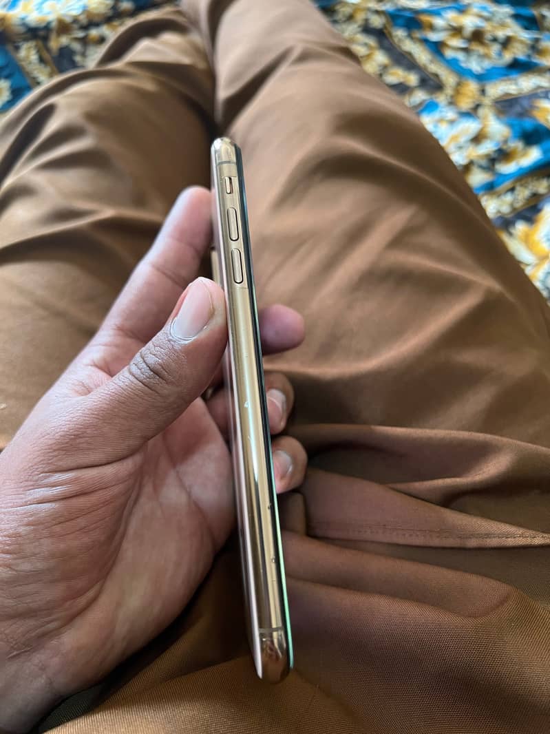 Apple iPhone XS Max 2