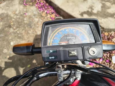 united 70 bike good condition tyer new hai extra light bhe lgi huwi hi