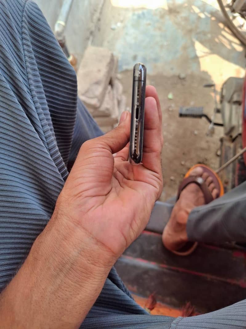 Apple iPhone 11 Pro 2