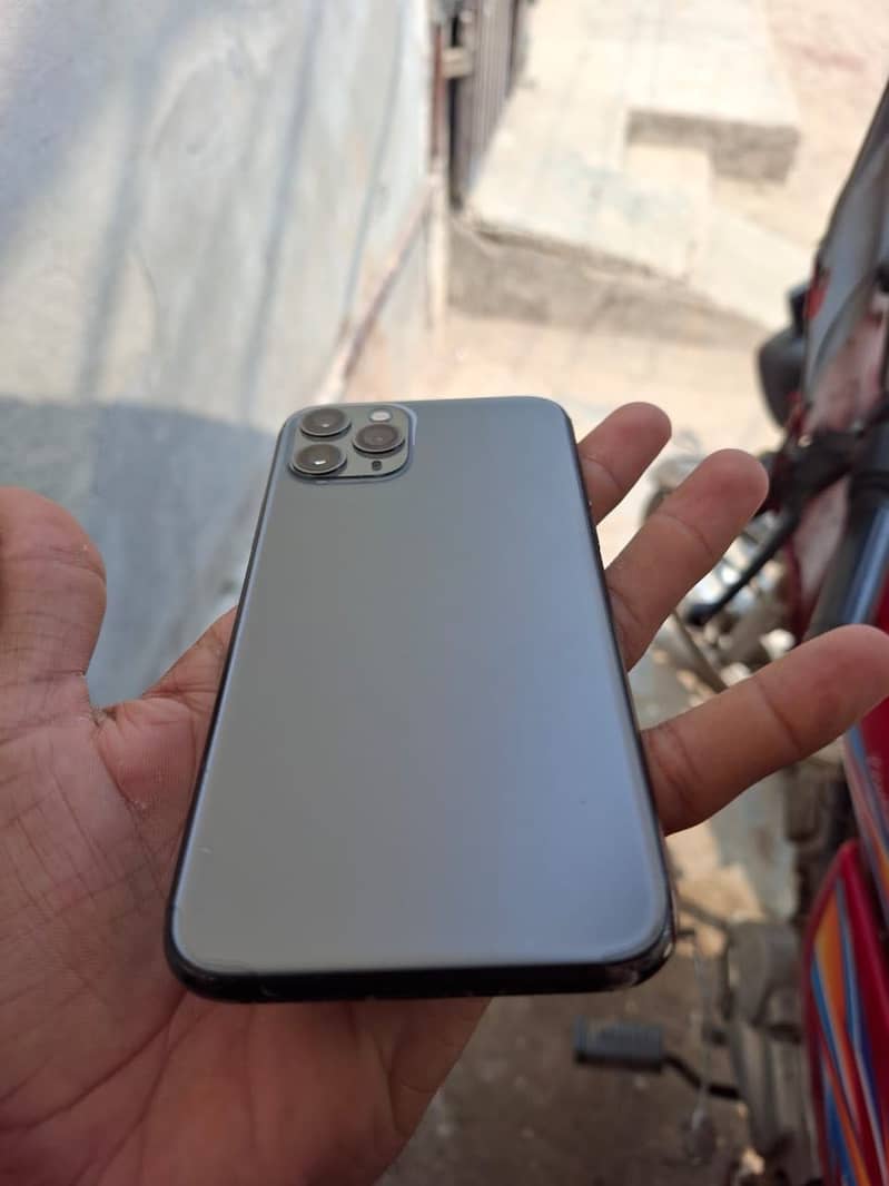 Apple iPhone 11 Pro 3