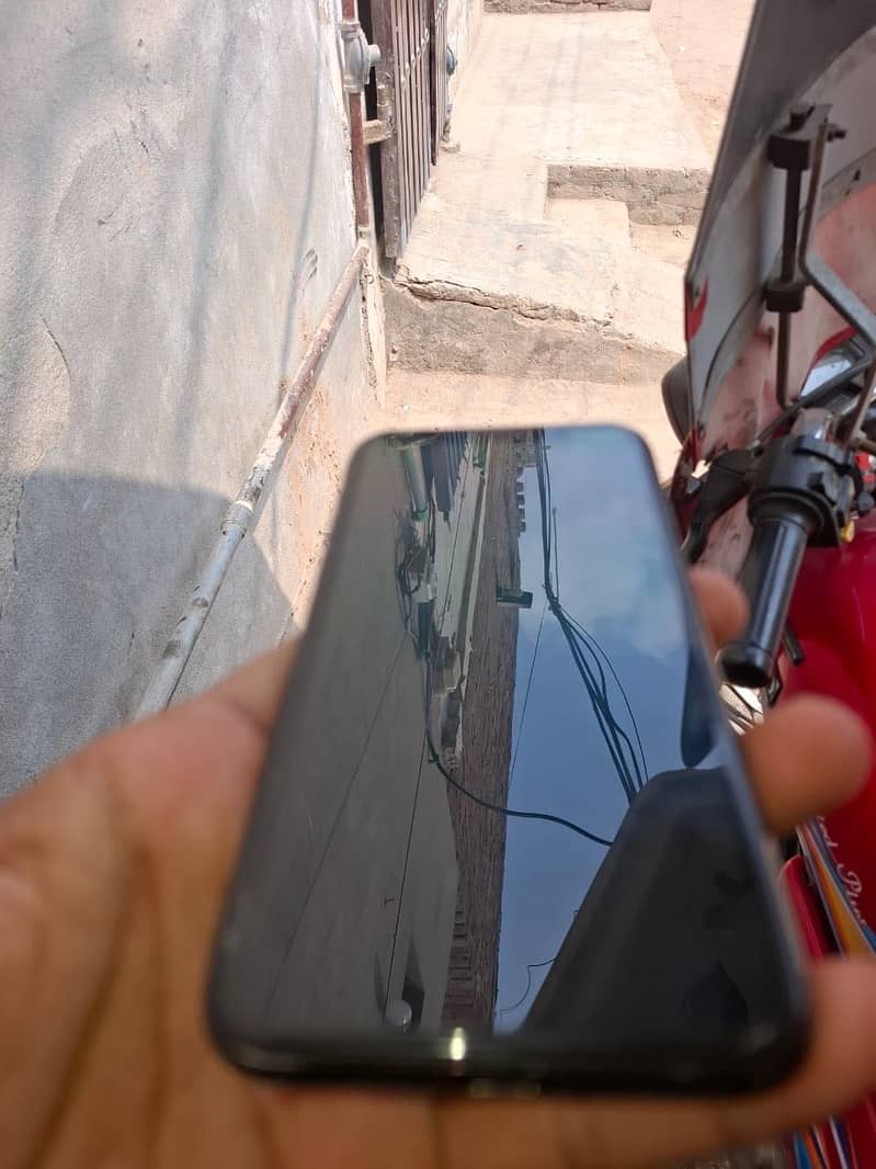 Apple iPhone 11 Pro 4
