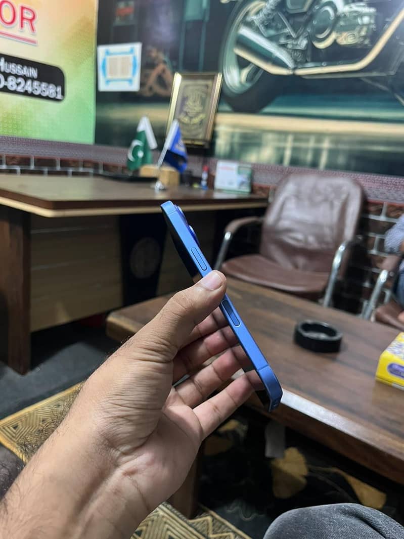 Apple iPhone 16 1