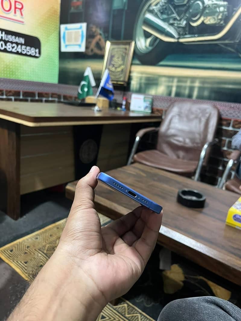 Apple iPhone 16 3