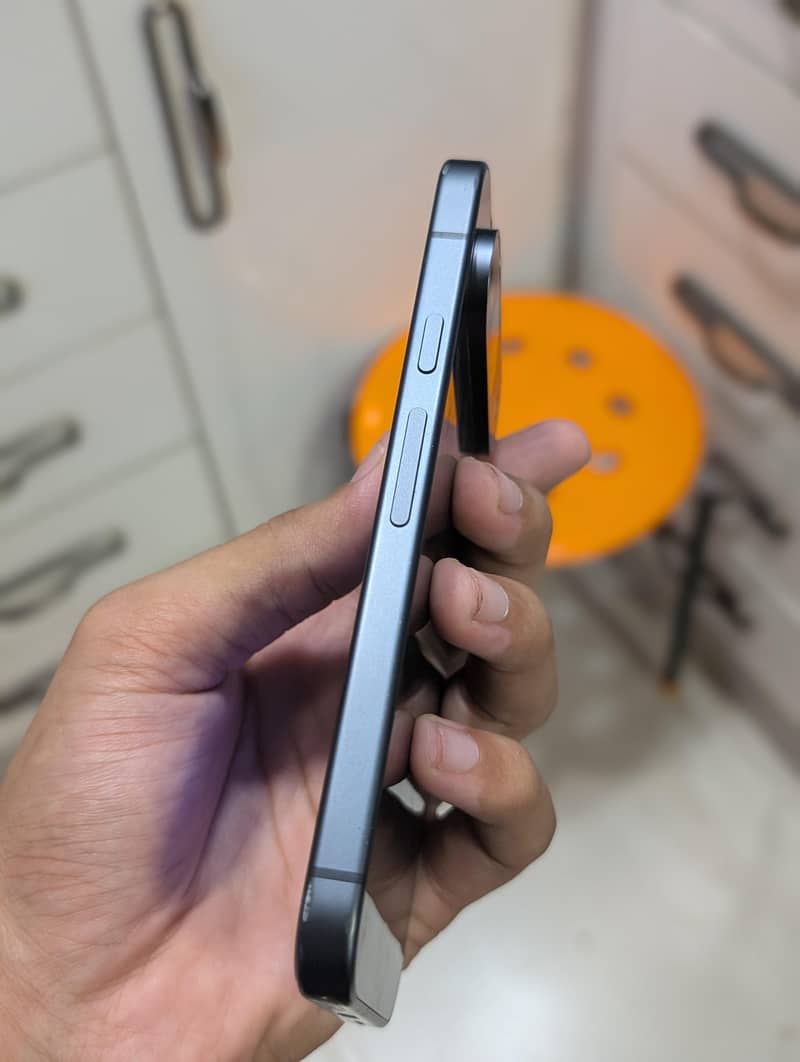 Google Pixel 9 4
