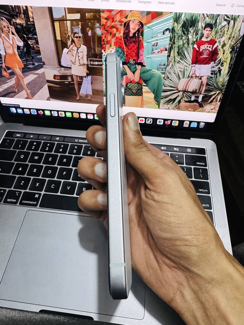 Apple iPhone 15 plus 2