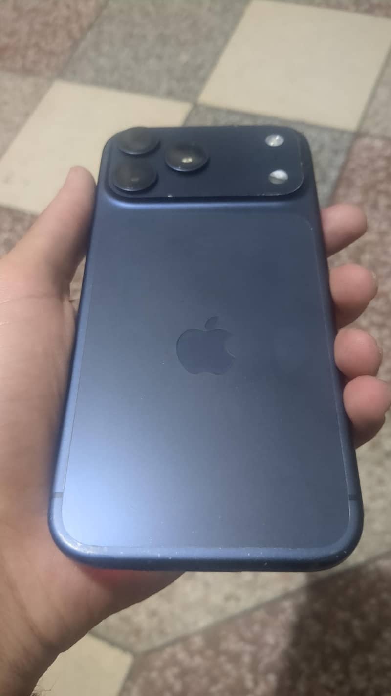 Apple iPhone 17 Pro Max 1
