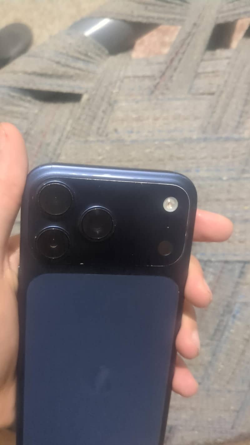 Apple iPhone 17 Pro Max 4