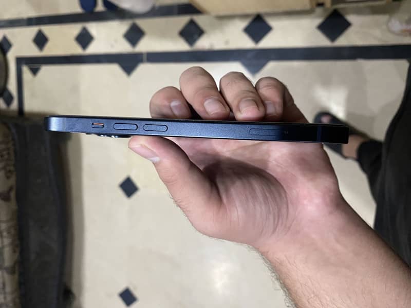 Apple iPhone 13 1