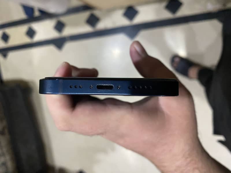 Apple iPhone 13 2
