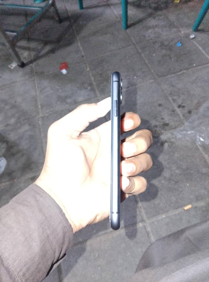 Apple iPhone 11 0