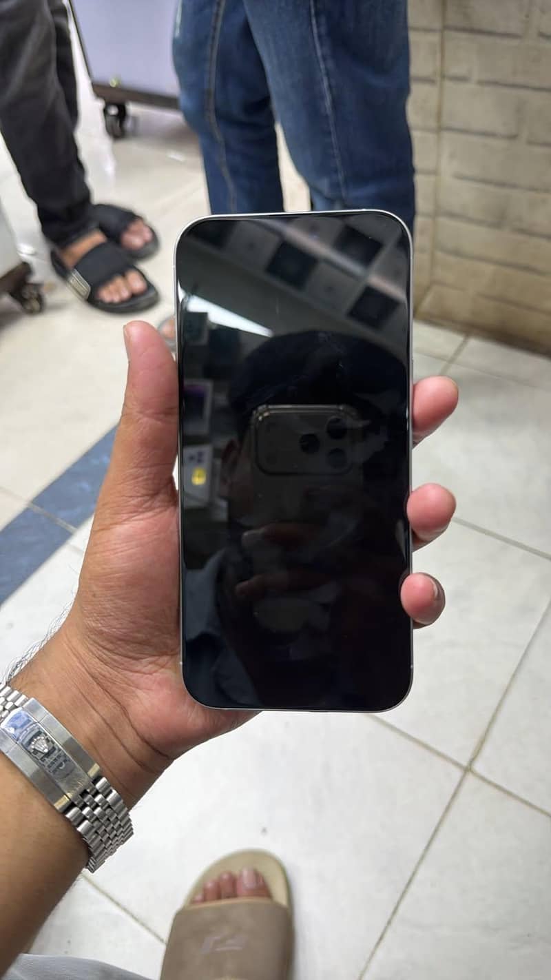 Apple iPhone 16 Pro Max 3