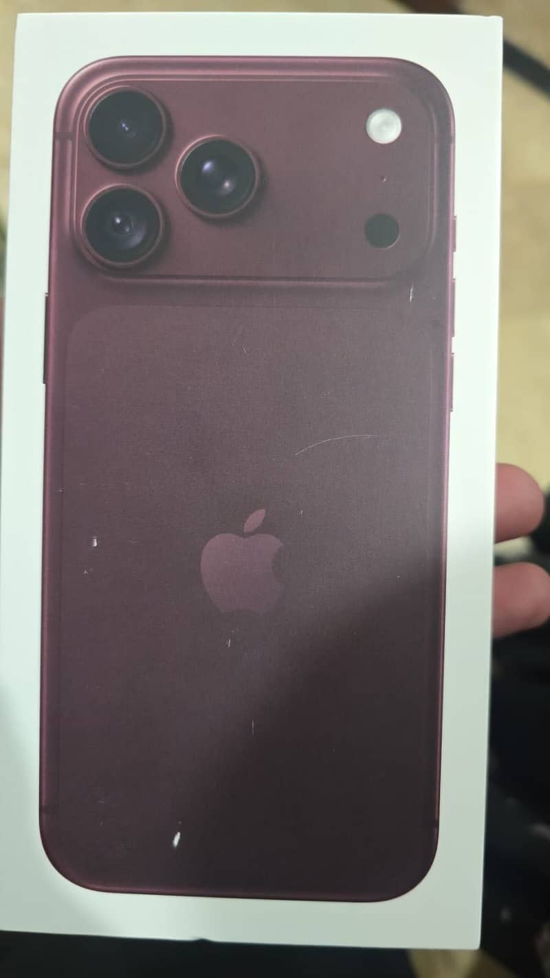 Apple iPhone 18 Pro Max box pack 0