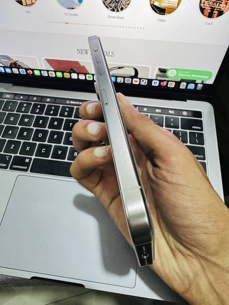 Apple iPhone 15 Pro Max 9