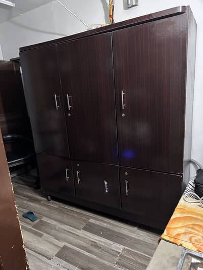 Mdf wood wardrobe in excellent condition (move out sale)