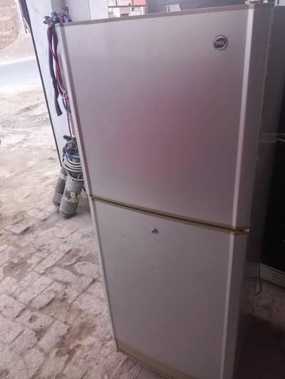 frig for sell good condition