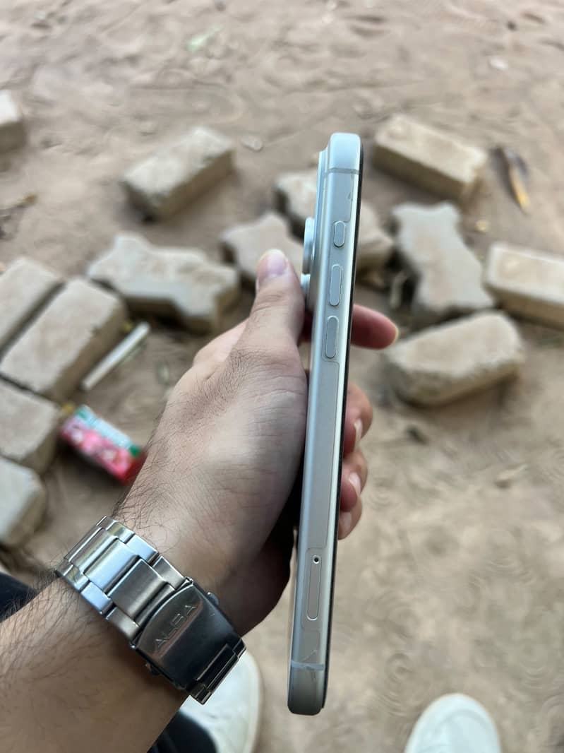Apple iPhone 17 Pro Max 4