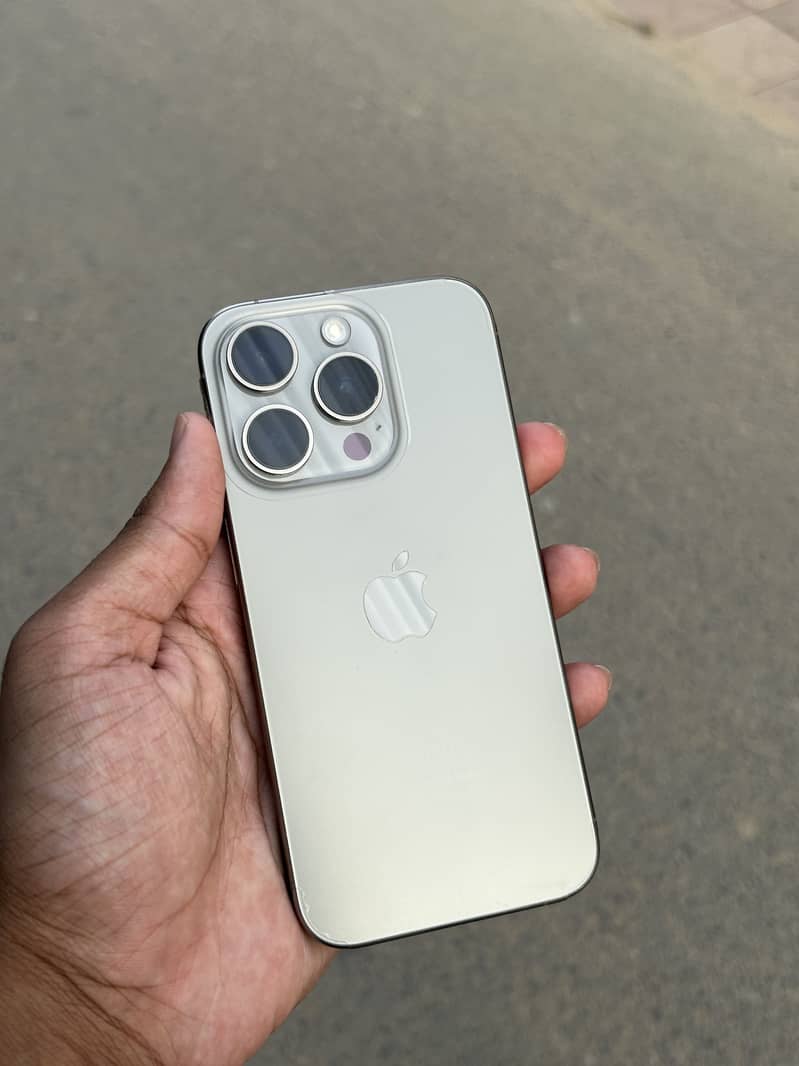 Apple iPhone 15 Pro 0
