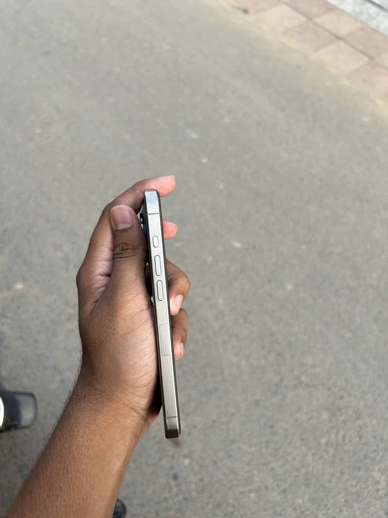 Apple iPhone 15 Pro 2