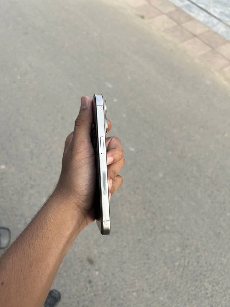 Apple iPhone 15 Pro 3