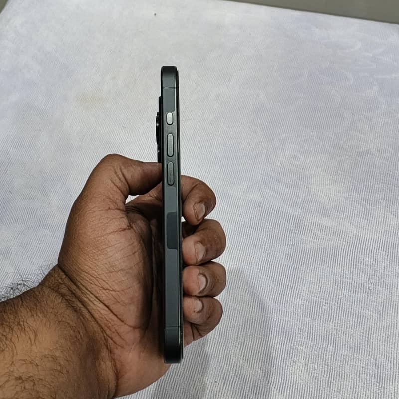 Apple iPhone 15 Pro 2
