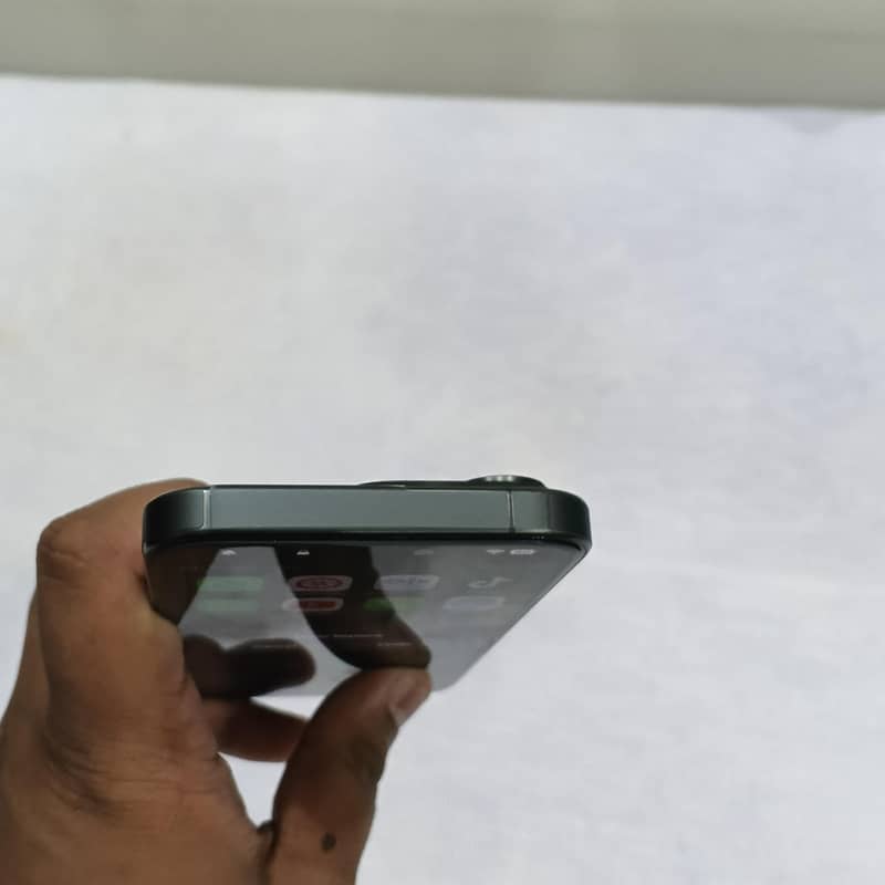 Apple iPhone 15 Pro 4