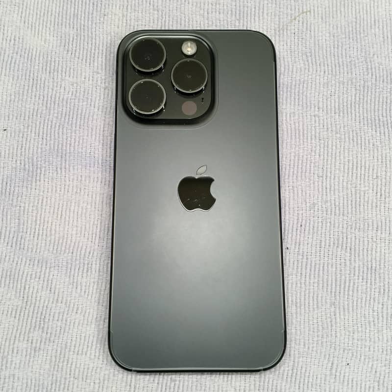 Apple iPhone 15 Pro 6
