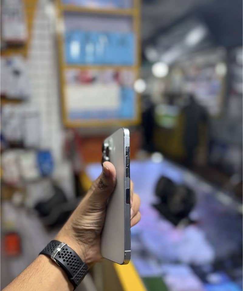 Apple iPhone 14 Pro Max 2
