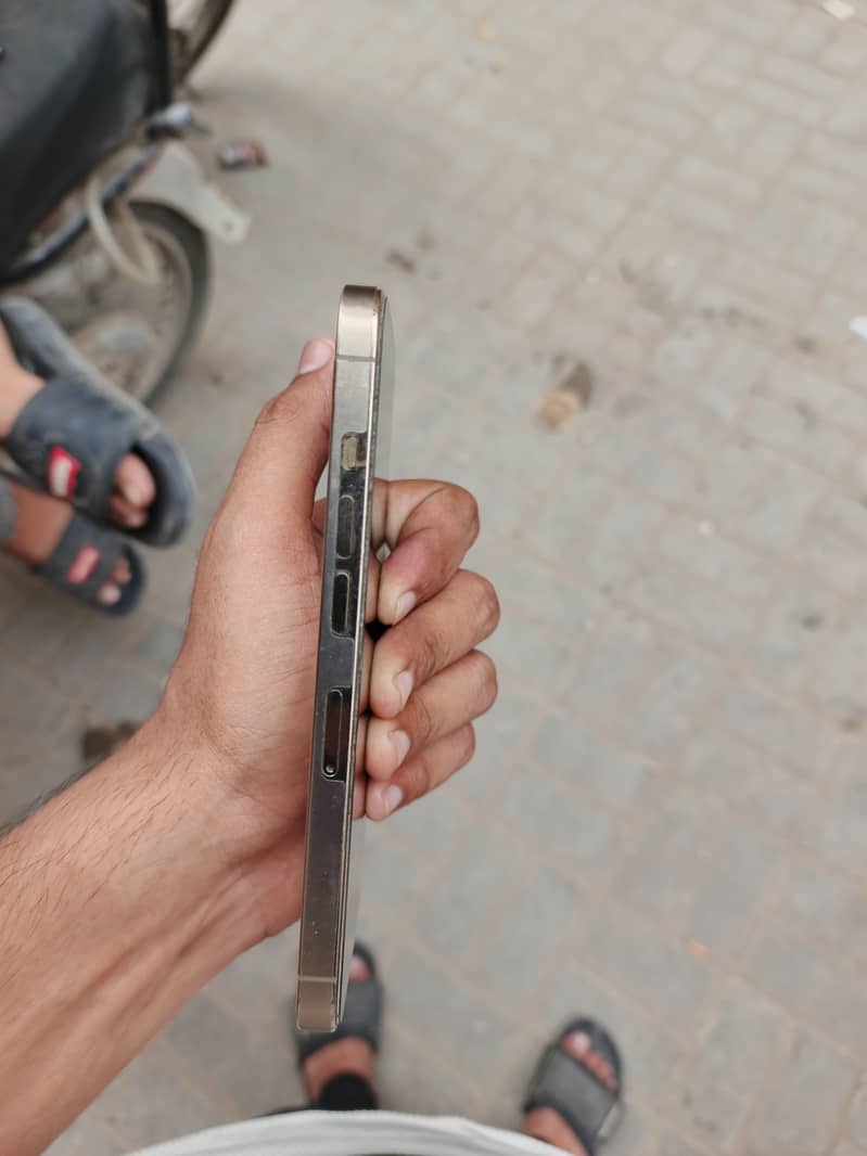 Apple iPhone 13 Pro 4