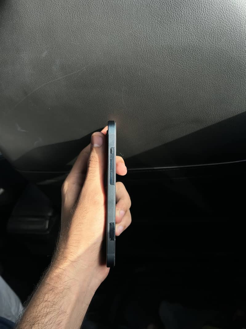 Apple iPhone 13 4
