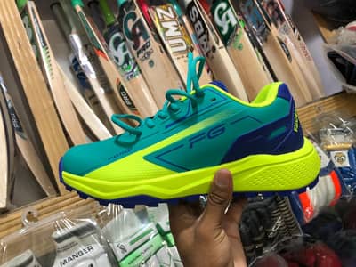 Professional Cricket Shoes – Comfortable & Durable