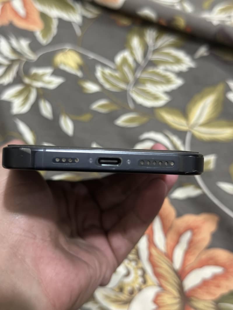 Apple iPhone 16 Pro Max 2