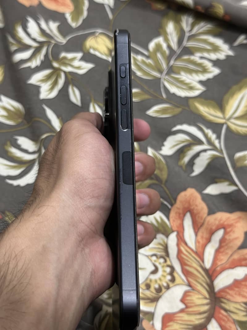 Apple iPhone 16 Pro Max 3