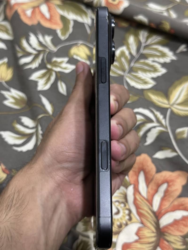 Apple iPhone 16 Pro Max 5
