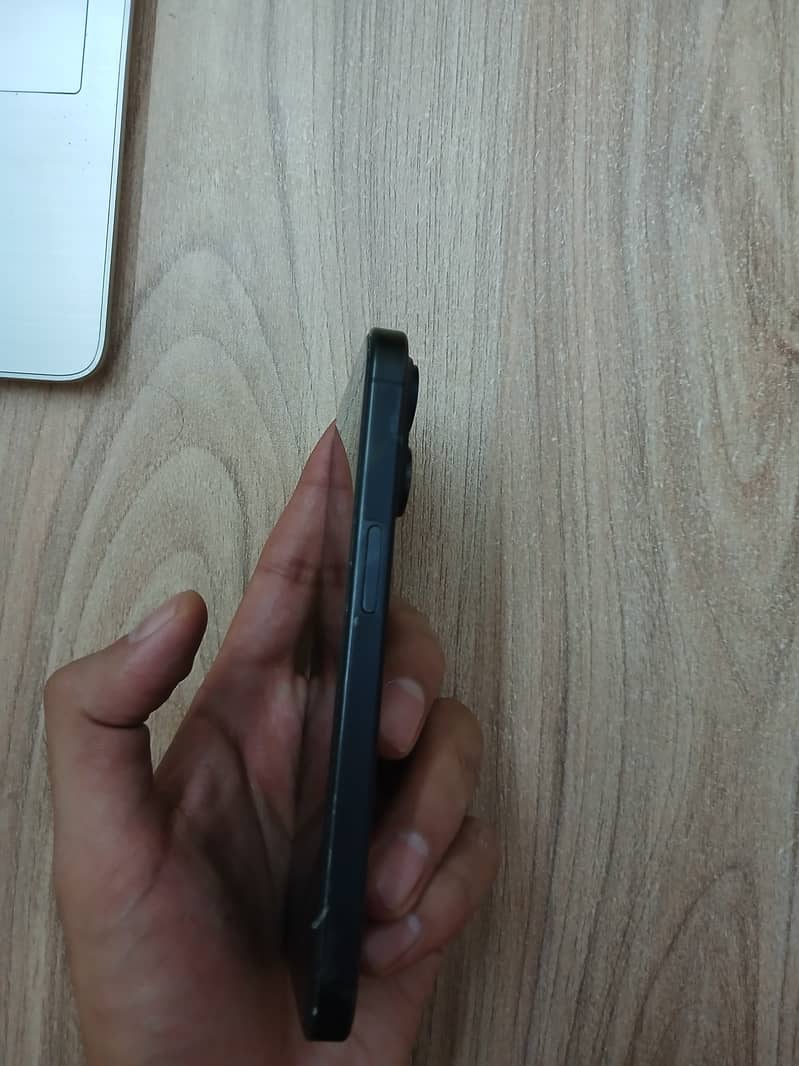 Apple iPhone 15 Pro 3
