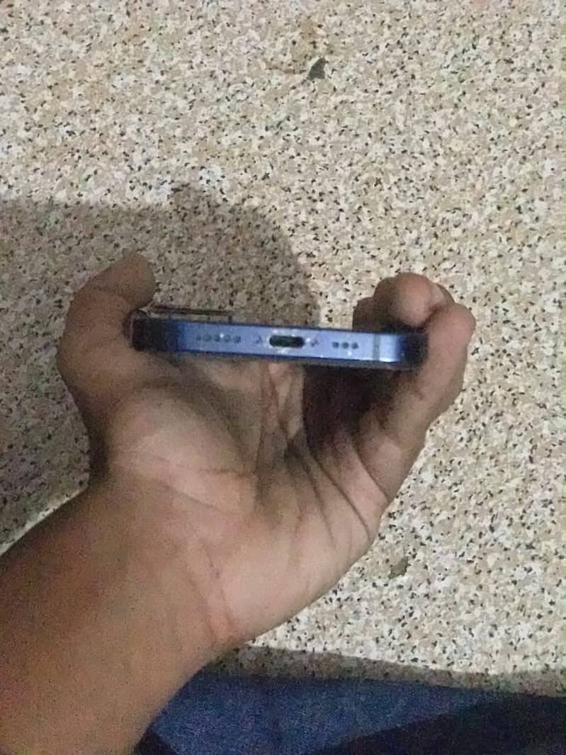 Apple iPhone 12 3