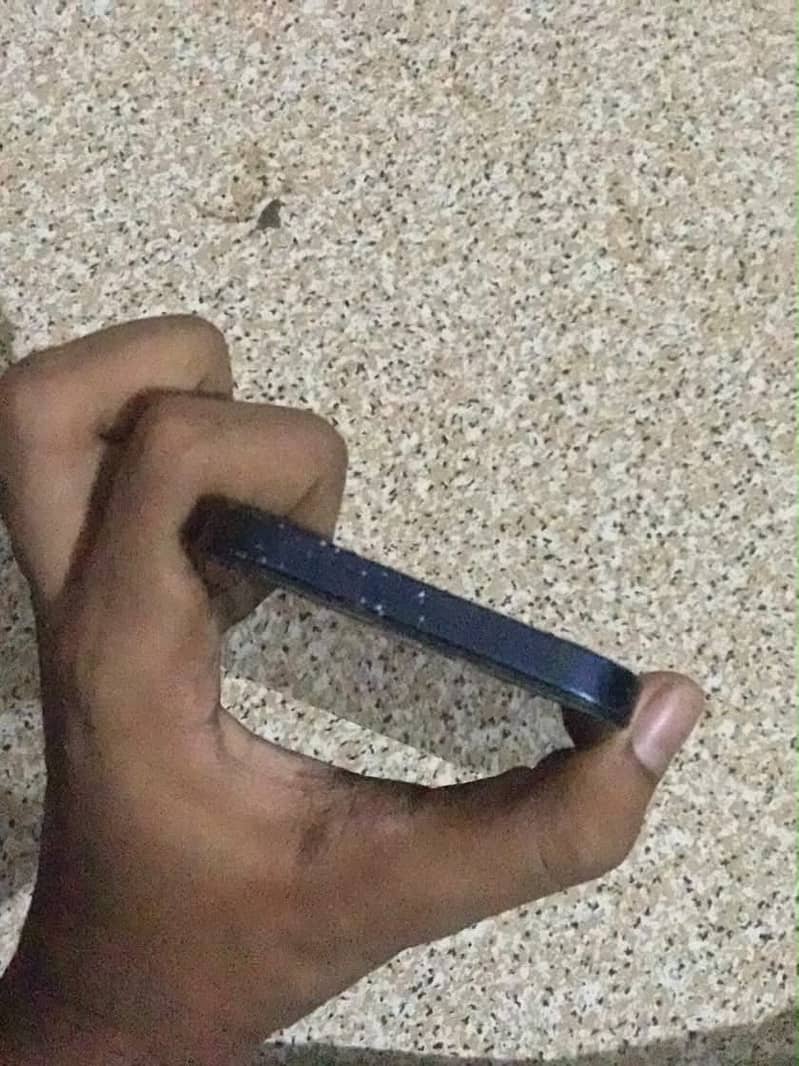 Apple iPhone 12 6