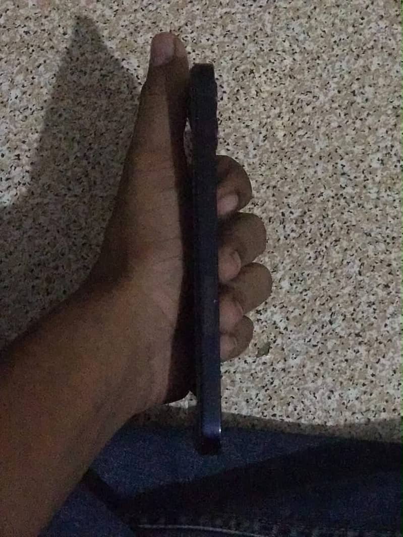 Apple iPhone 12 11