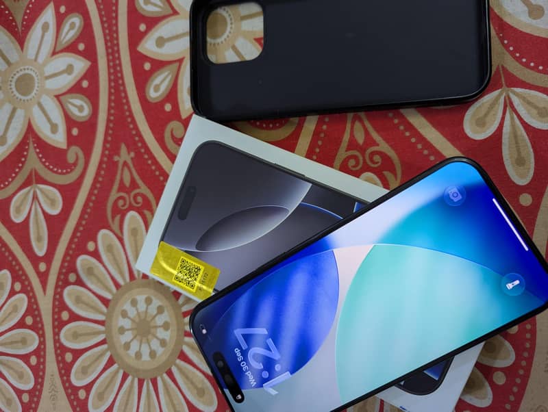 Apple iPhone 16 Pro Max 0