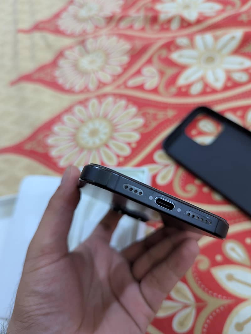 Apple iPhone 16 Pro Max 3