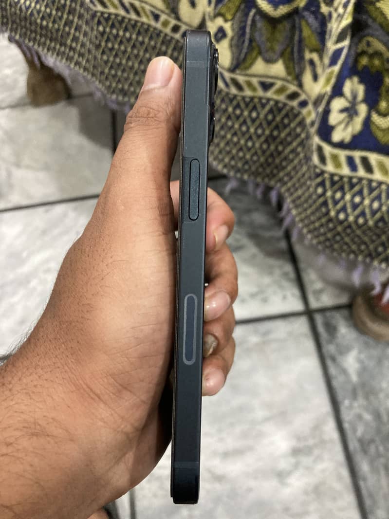 Apple iPhone 13 1