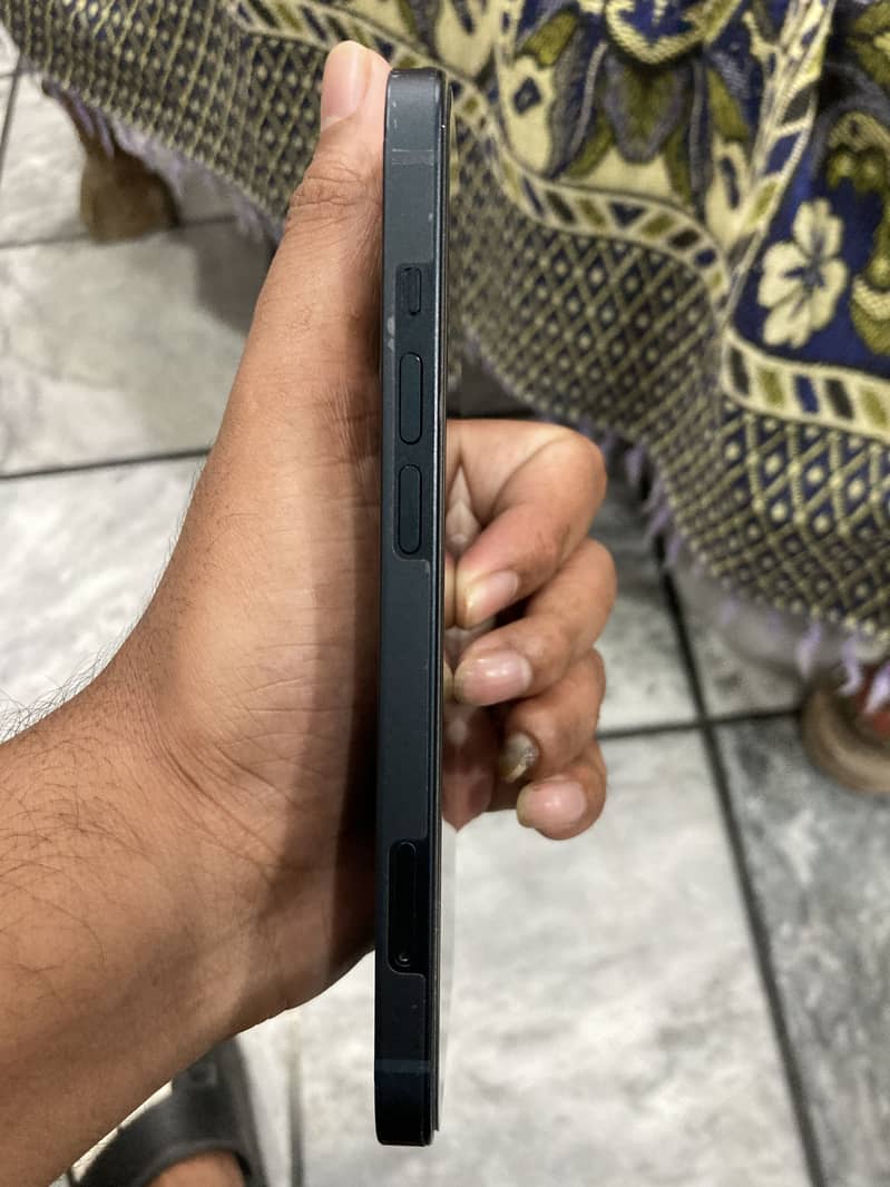 Apple iPhone 13 2
