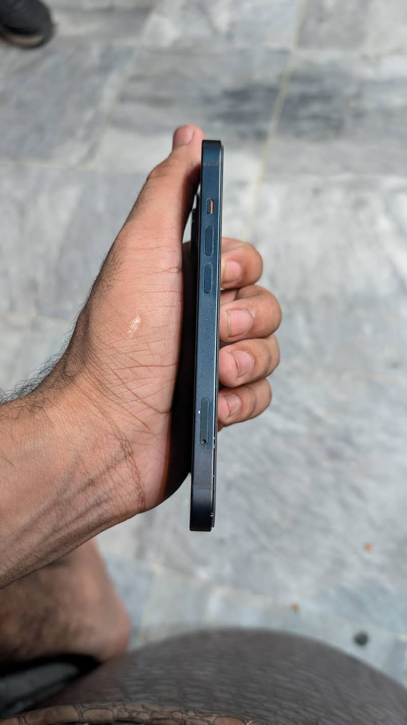Apple iPhone 13 2