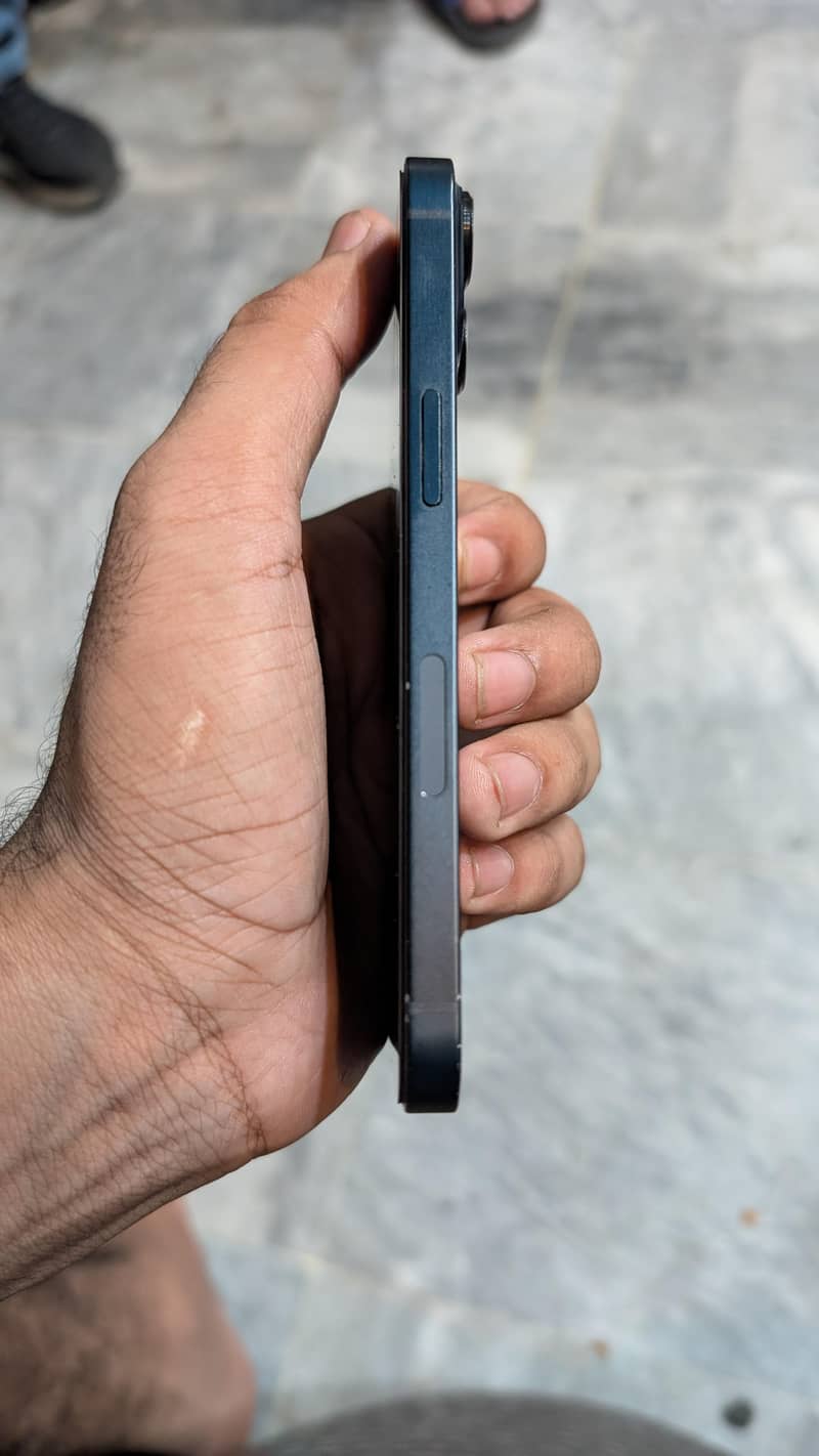 Apple iPhone 13 4
